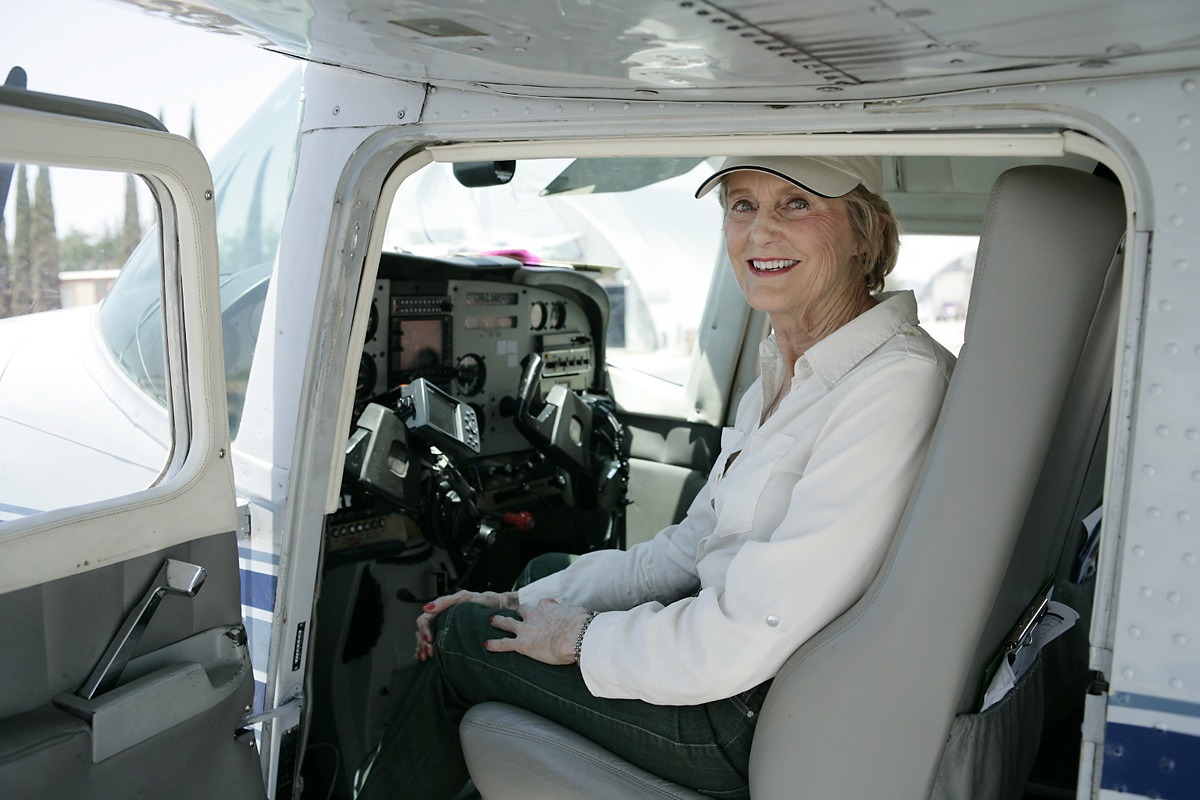 Merry Schroeder Awarded NAA Distinguished Volunteer Pilot Award